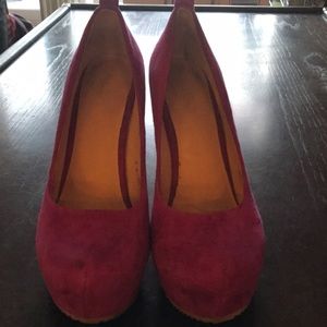 Fuschia platform pumps from Aldo